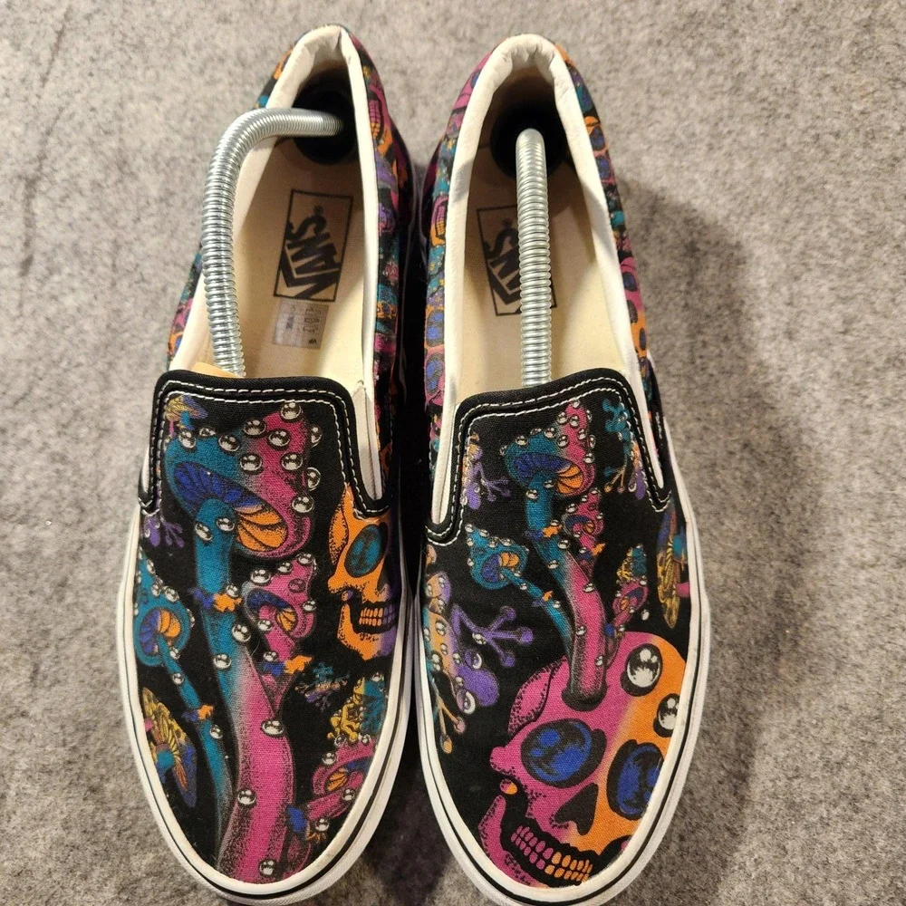 Vans Classic Slip On Shoes Mens‎ Black Multicolor Skull Mushroom Print Canvas